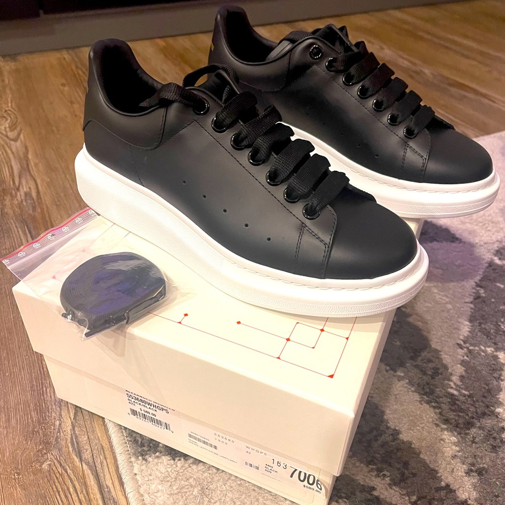 ✴️ SOLD ✴️ Alexander McQueen Men’s Sneakers